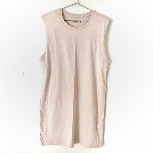 | abercrombie & fitch • taupe padded shoulder mini t-shirt dress • medium | - Picture 6 of 11